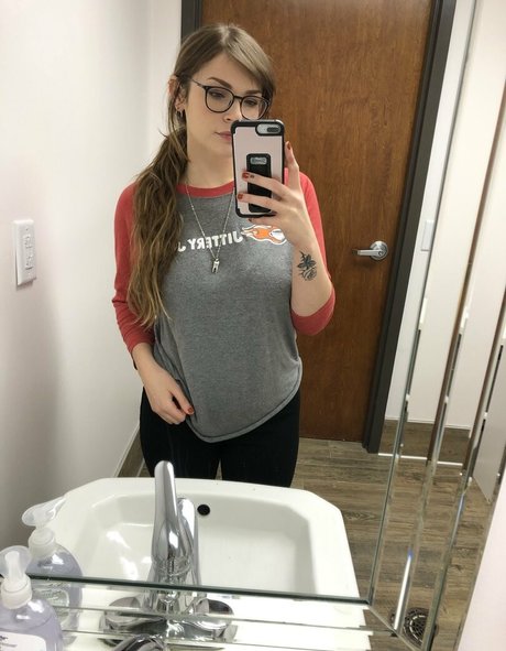 lucyshilohcam model perfect pic