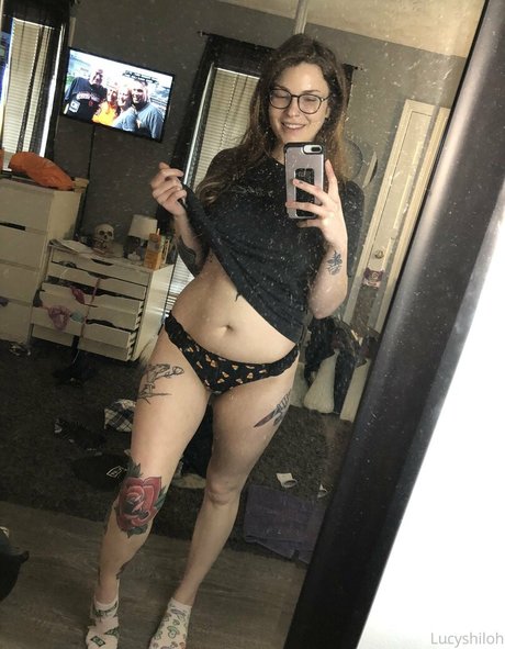 lucyshilohcam erotic star photos