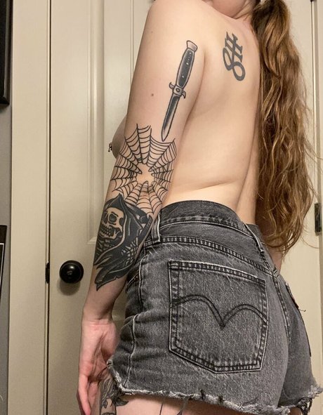 lucyshilohcam erotic pornstar image