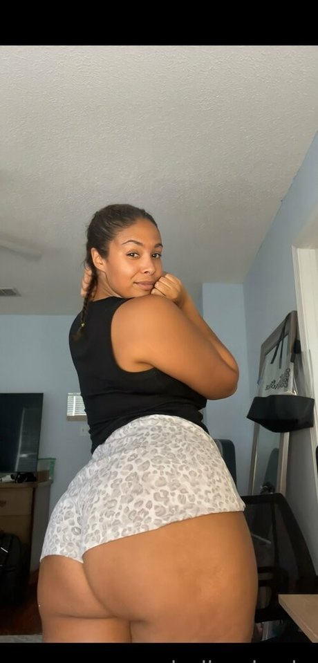 thick trans onlyfans xxx picture