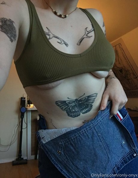 veeginas model hot pics