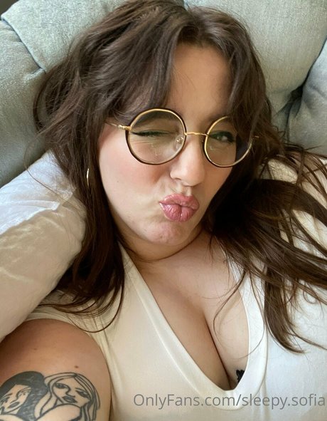 sleepy sofia model art pictures