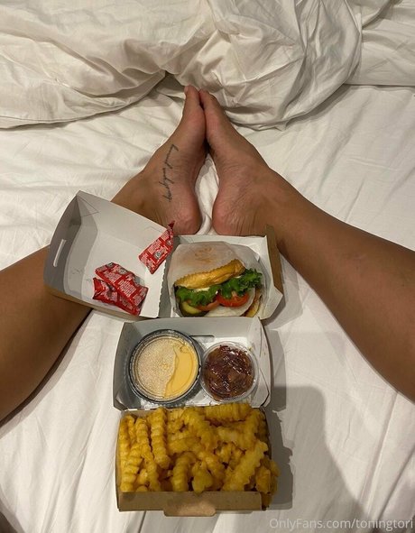 toningtori beautiful model pic