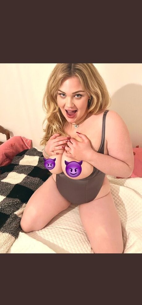 Adelina Manaut star nude image