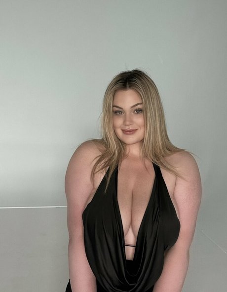 Adelina Manaut hd star galleries