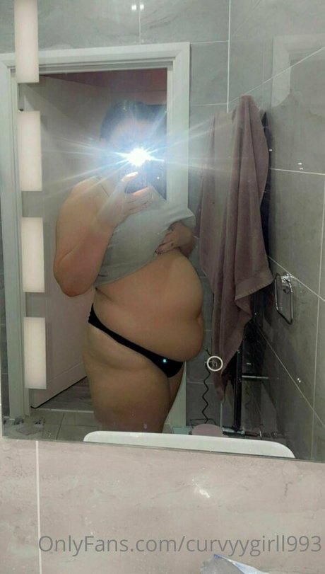 curvyygirll993 perfect model image