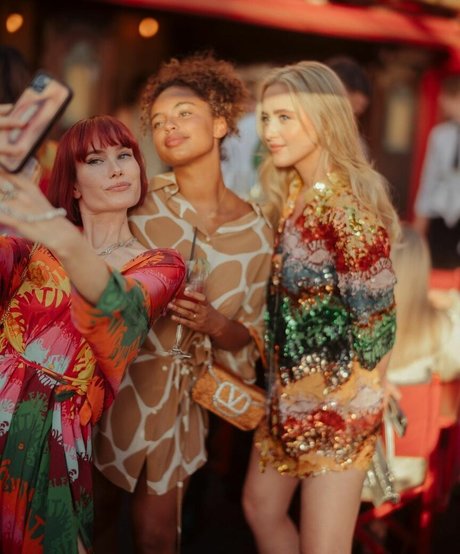 Kathryn Newton naked actress archive