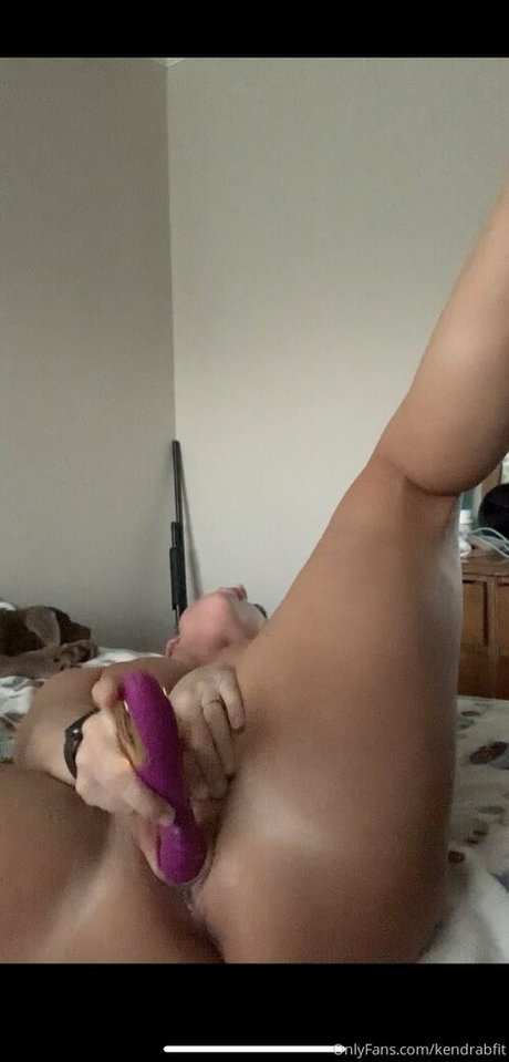 KendraBFit model free photo