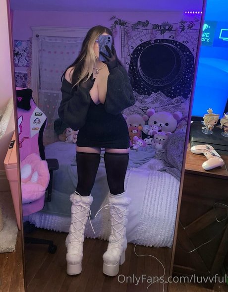 Luvvful model nudes image