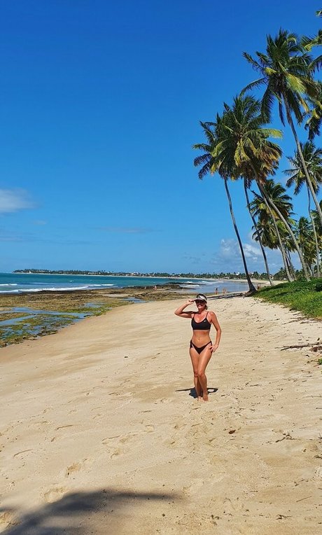 carinamoreschi star nudes pic