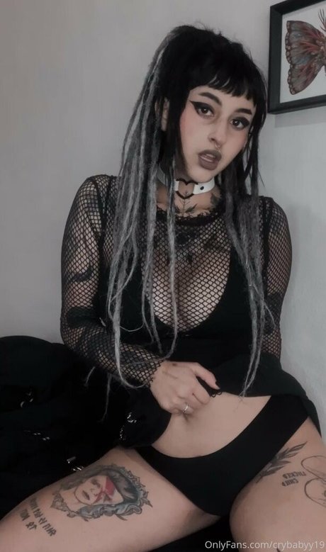 crybabyy19 model high quality image