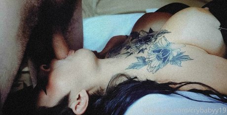 crybabyy19 nude model img