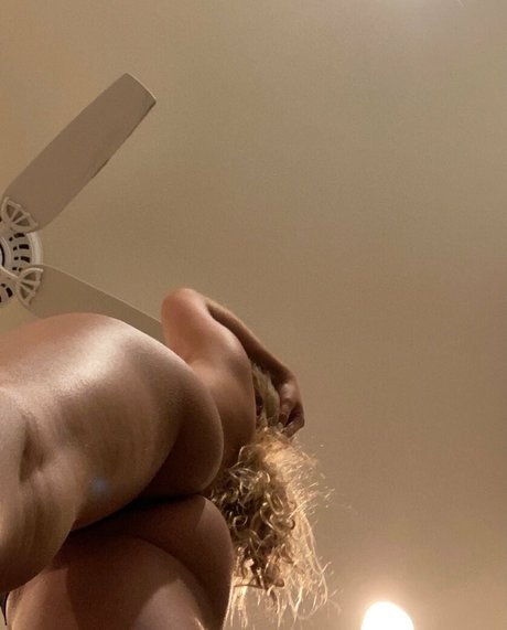 Stellaspears model nudes pic