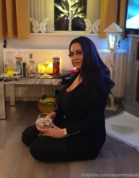 sexyemmabutt model erotic picture