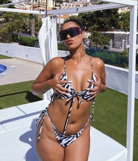 Snoochie Shy model best photo