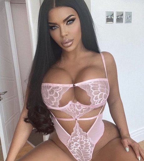 Ellmissoni model adult pics