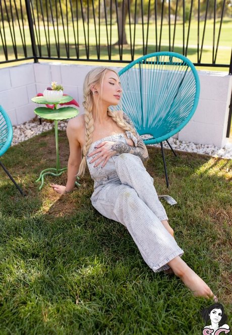 Ellie Suicide high quality star images