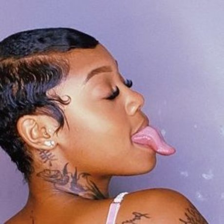 Tay1our model nude archive