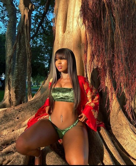 Ninarari pretty pornstar gallery