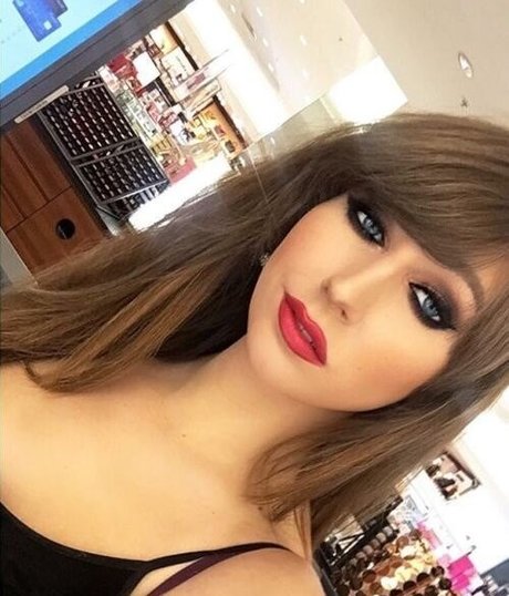 Kendra Brooks model beautiful img