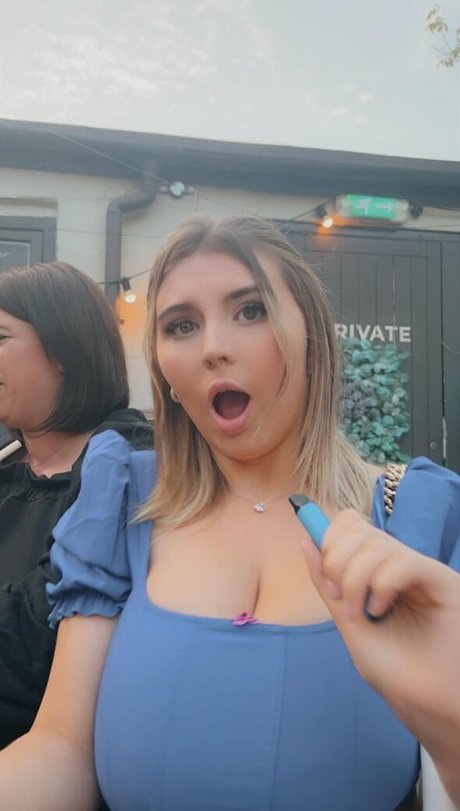 Jazmineblouise star erotic photo