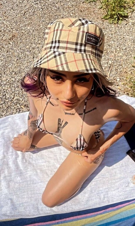 Babyhobo pretty model photo