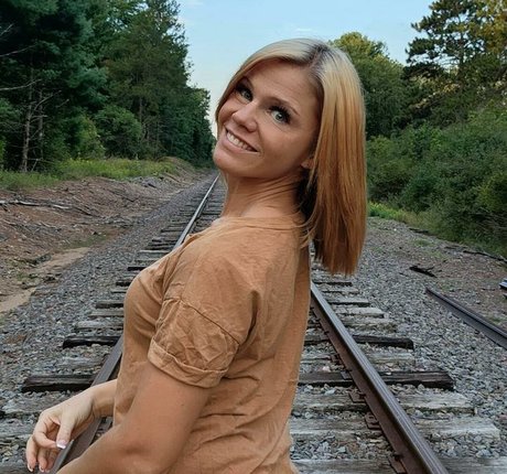 juliaandrea92 star erotic pic