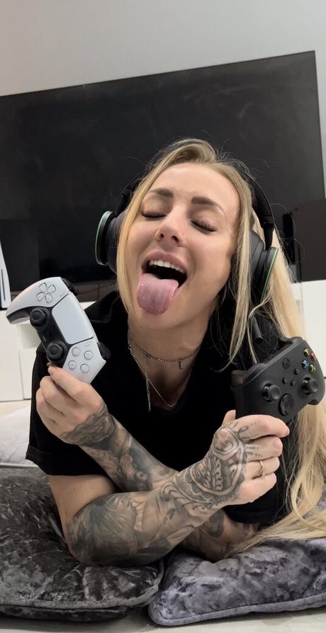 Indi x Northwest model nudes image