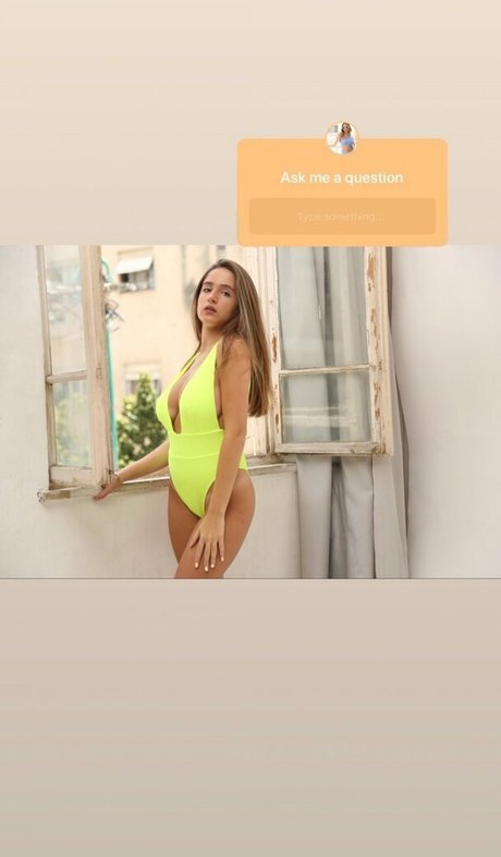 Noa Perets model free photo