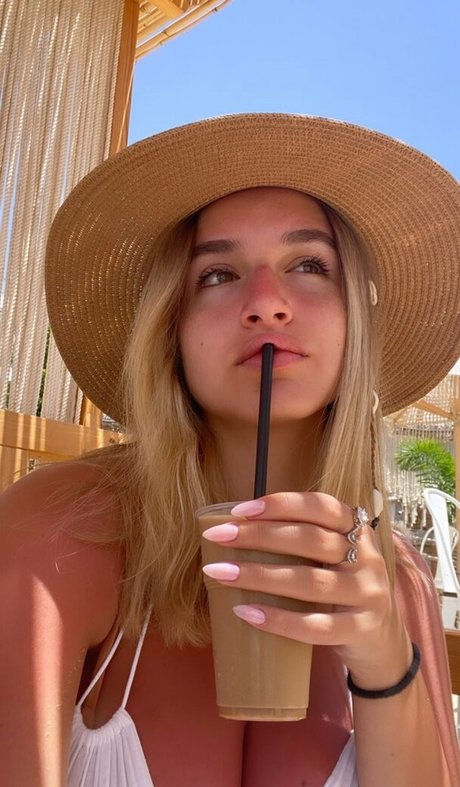 Noa Perets model erotic photos