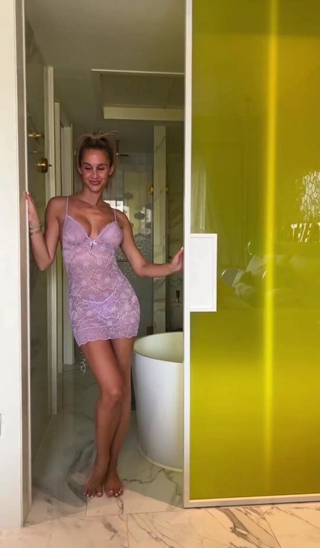 Emily Shak model erotic img