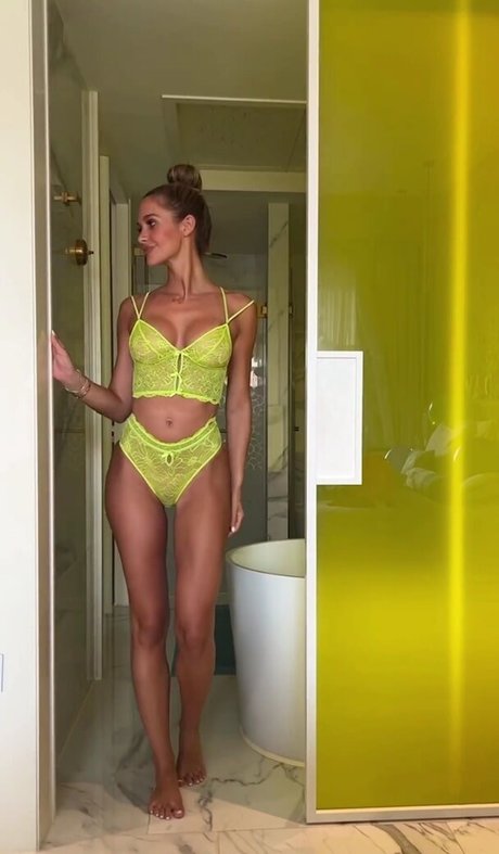 Emily Shak free model pic