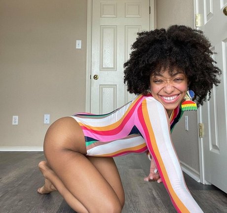 chynaunique adult model pics