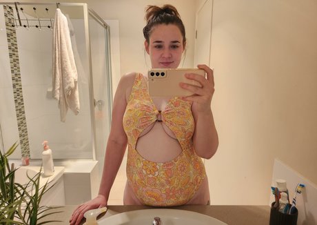 Spicyymumma model art gallery