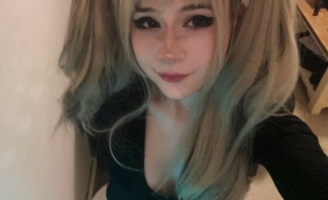 omviiix hot model img