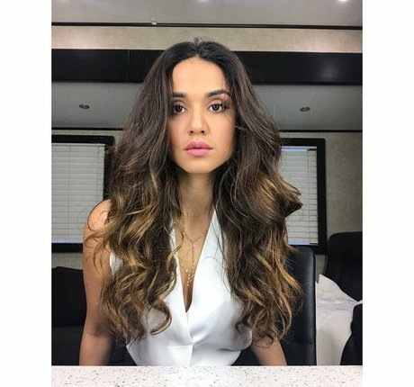 Summer Bishil star beautiful galleries
