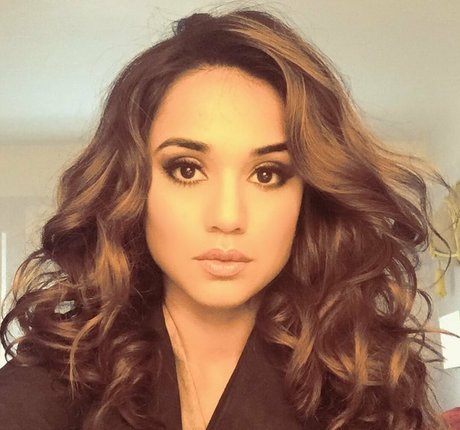 Summer Bishil xxx model image