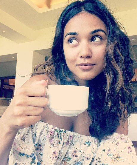 Summer Bishil model beautiful images
