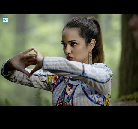 Summer Bishil hd actress picture