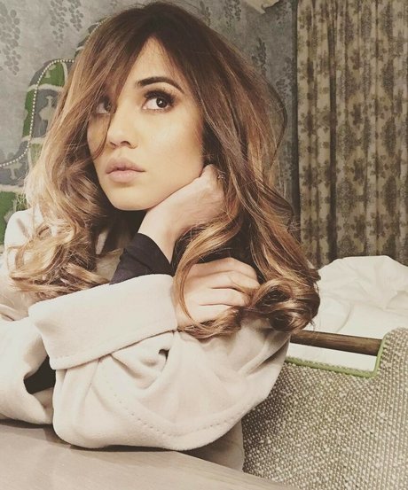 Summer Bishil nude actress gallery