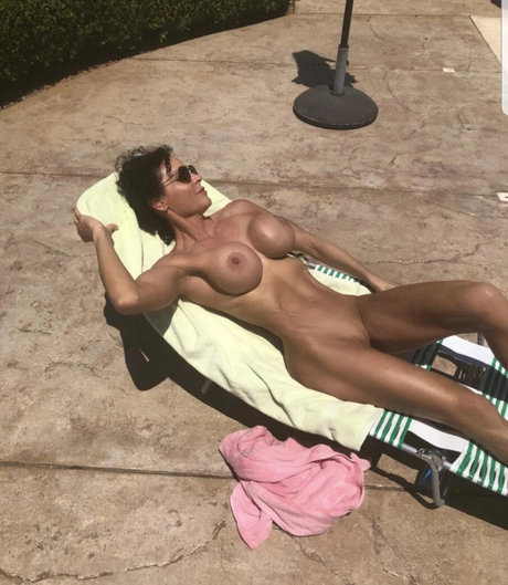 atomicmilf3 model naked gallery