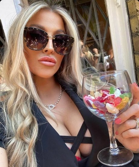 Whispah gaming model sex pics