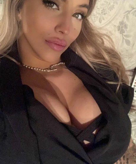 Whispah gaming model adult pictures