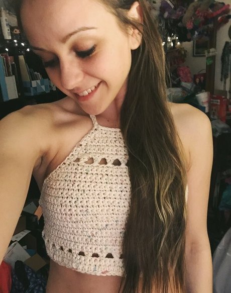 flat chested onlyfans beautiful pics