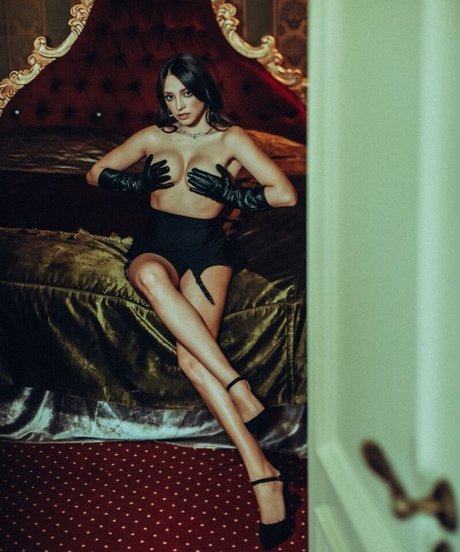 Olivia Linz pornographic model archive