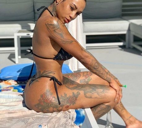 flyyytattedsky model free photo