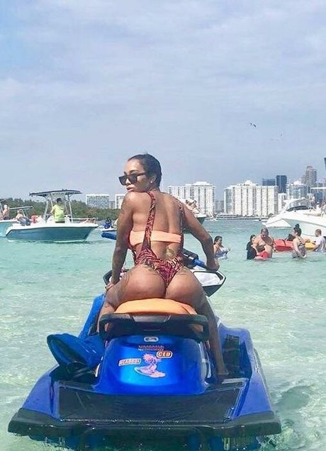 flyyytattedsky pretty pornstar img