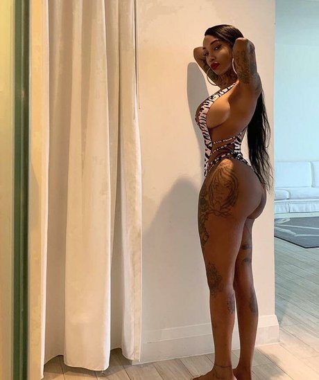 flyyytattedsky pornstar erotic image