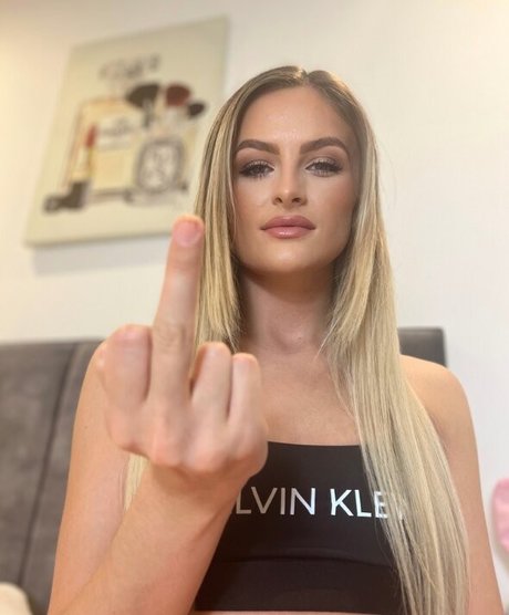 Goddess Leona naked model gallery