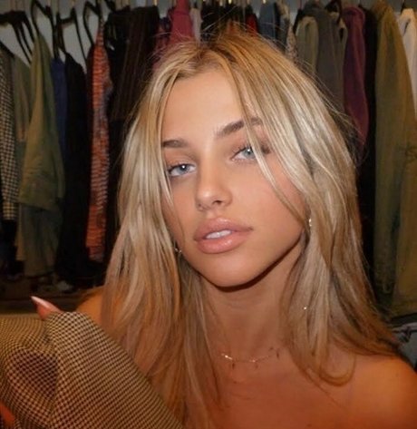 Elle Danjean hot actress pic